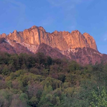 Maison De Vacances 220M2 Vue Lac Et Chateau Ментон-Сен-Бернар Екстериор снимка