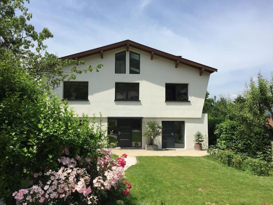 Maison De Vacances 220M2 Vue Lac Et Chateau Ментон-Сен-Бернар Екстериор снимка