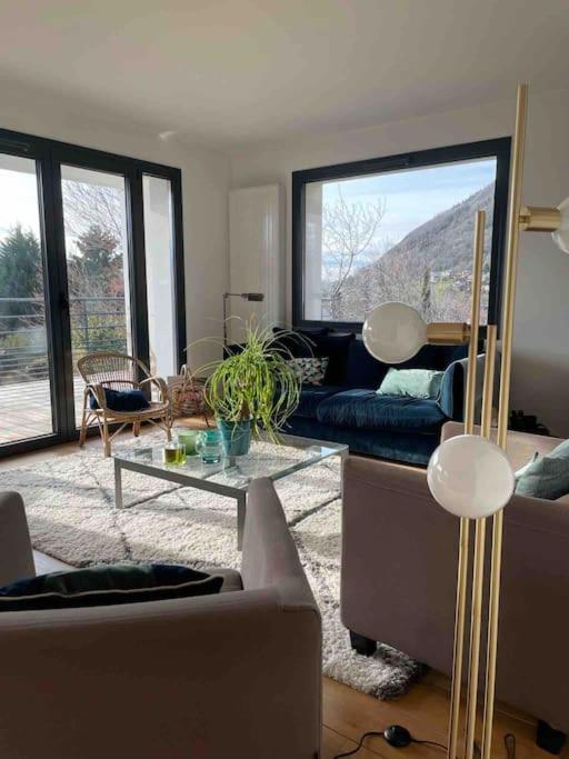 Maison De Vacances 220M2 Vue Lac Et Chateau Ментон-Сен-Бернар Екстериор снимка